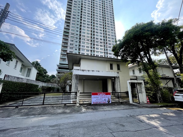 ขายบ้าน 2 ชั้น หมู่บ้าน โนเบิลทารา งามวงศ์วาน เมืองนนทบุรี หน้าโครงการติดสถานีรถไฟฟ้า Tel 089-8578865